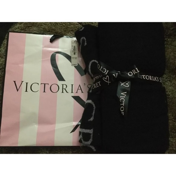 Victoria's secret PINK plush, fleece throw - Picture 2 of 2